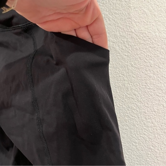 Lululemon black leggings size 4 with side leg pockets back pocket and panels - Picture 13 of 13